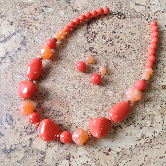 Orange bead necklace earring set with large chunky beads and gold accents - Picture 3 of 12